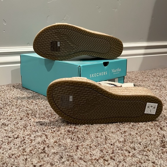 Sketchers by Martha Stewart arch fit size 8 wedge sandal - Picture 5 of 10